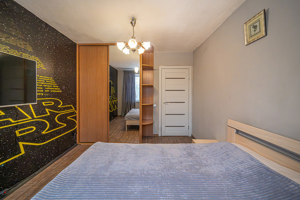 Продам трехкомнатную (3-комн.) квартиру, Якуба Коласа проезд, 3, Пермь г