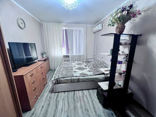 Продам трехкомнатную (3-комн.) квартиру, Металлургическая ул, 108к2, Ростов-на-Дону г