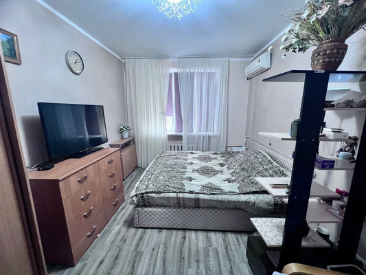 Продам трехкомнатную (3-комн.) квартиру, Металлургическая ул, 108к2, Ростов-на-Дону г