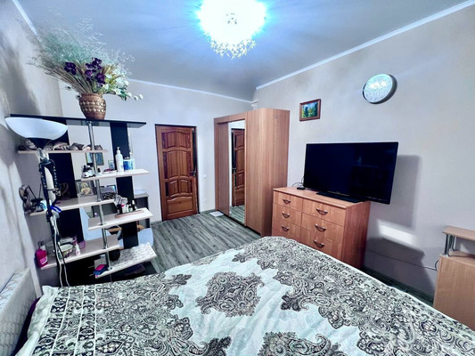 Продам трехкомнатную (3-комн.) квартиру, Металлургическая ул, 108к2, Ростов-на-Дону г