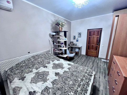 Продам трехкомнатную (3-комн.) квартиру, Металлургическая ул, 108к2, Ростов-на-Дону г