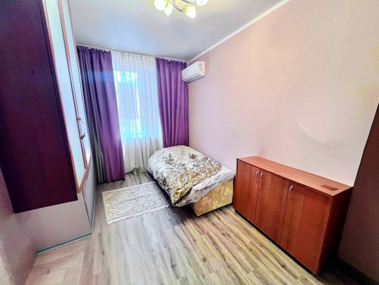 Продам трехкомнатную (3-комн.) квартиру, Металлургическая ул, 108к2, Ростов-на-Дону г