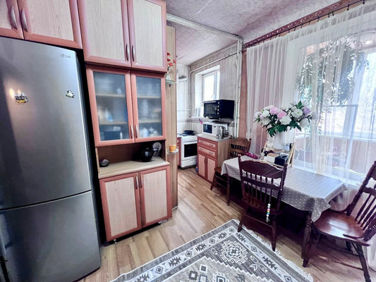 Продам трехкомнатную (3-комн.) квартиру, Металлургическая ул, 108к2, Ростов-на-Дону г