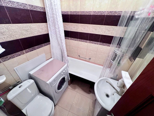 Продам трехкомнатную (3-комн.) квартиру, Металлургическая ул, 108к2, Ростов-на-Дону г