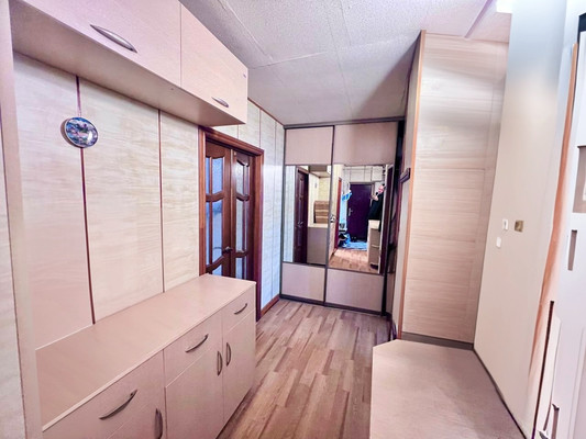 Продам трехкомнатную (3-комн.) квартиру, Металлургическая ул, 108к2, Ростов-на-Дону г