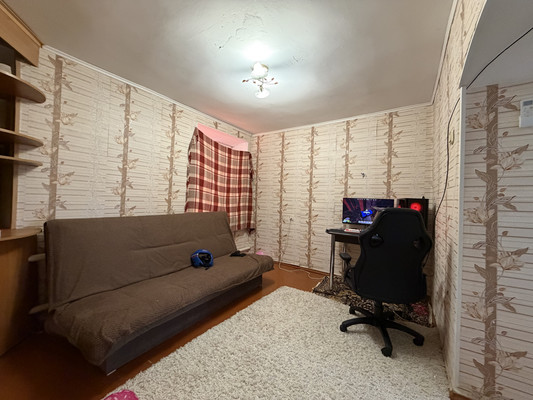 Продам трехкомнатную (3-комн.) квартиру, Парижской Коммуны ул, 13, Джанкой г