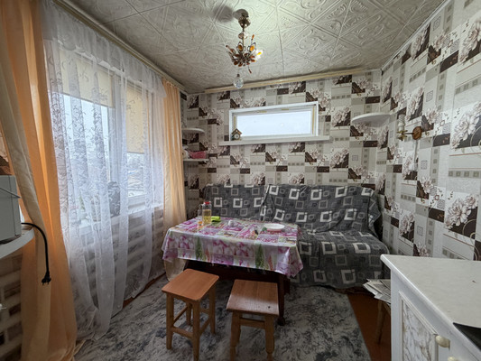 Продам трехкомнатную (3-комн.) квартиру, Парижской Коммуны ул, 13, Джанкой г