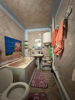 Продам трехкомнатную (3-комн.) квартиру, Парижской Коммуны ул, 13, Джанкой г