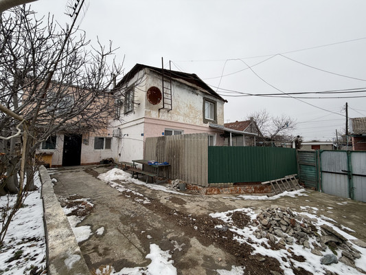 Продам трехкомнатную (3-комн.) квартиру, Парижской Коммуны ул, 13, Джанкой г