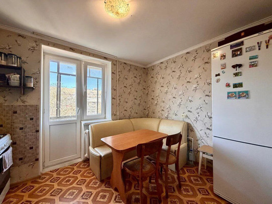 Продам трехкомнатную (3-комн.) квартиру, Генерала Родионова ул, 19, Симферополь г