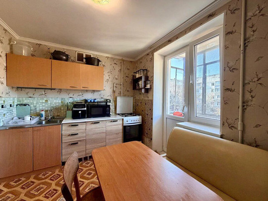 Продам трехкомнатную (3-комн.) квартиру, Генерала Родионова ул, 19, Симферополь г