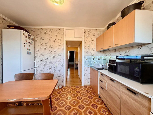 Продам трехкомнатную (3-комн.) квартиру, Генерала Родионова ул, 19, Симферополь г