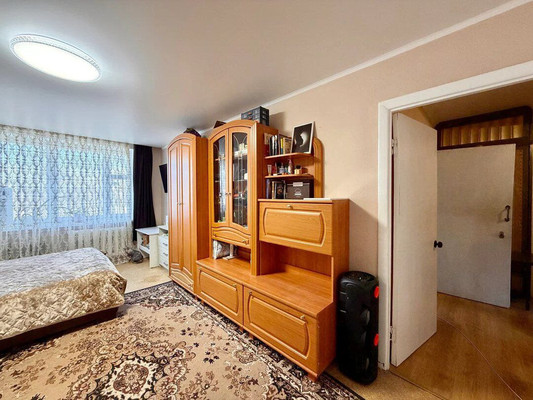 Продам трехкомнатную (3-комн.) квартиру, Генерала Родионова ул, 19, Симферополь г