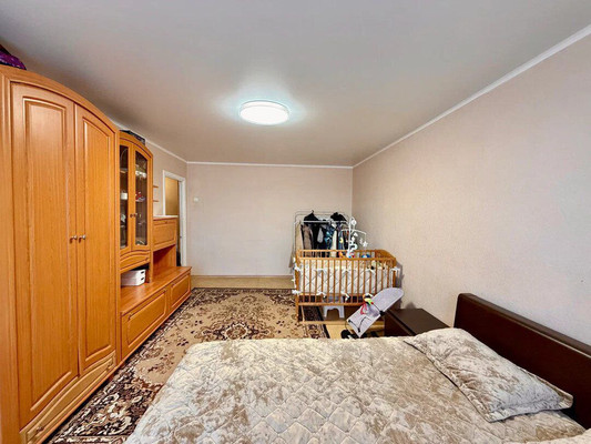 Продам трехкомнатную (3-комн.) квартиру, Генерала Родионова ул, 19, Симферополь г