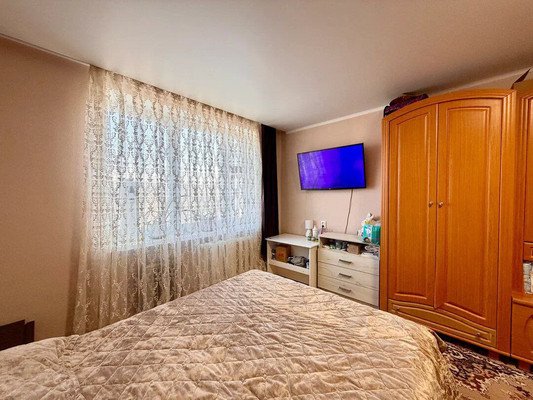 Продам трехкомнатную (3-комн.) квартиру, Генерала Родионова ул, 19, Симферополь г