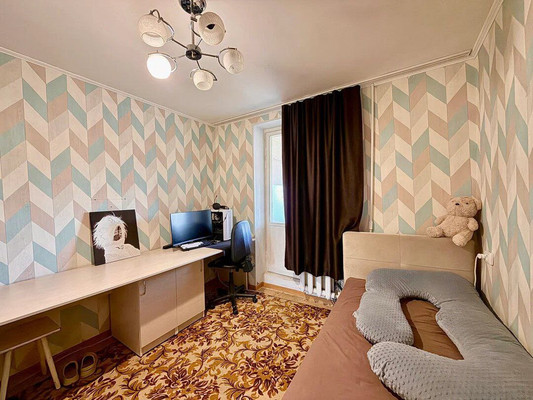 Продам трехкомнатную (3-комн.) квартиру, Генерала Родионова ул, 19, Симферополь г