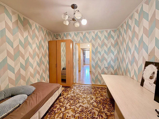 Продам трехкомнатную (3-комн.) квартиру, Генерала Родионова ул, 19, Симферополь г