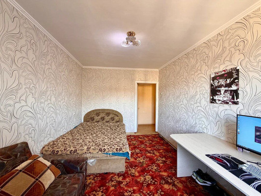 Продам трехкомнатную (3-комн.) квартиру, Генерала Родионова ул, 19, Симферополь г