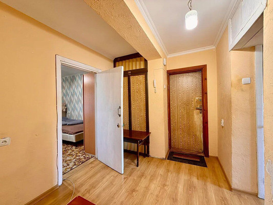 Продам трехкомнатную (3-комн.) квартиру, Генерала Родионова ул, 19, Симферополь г