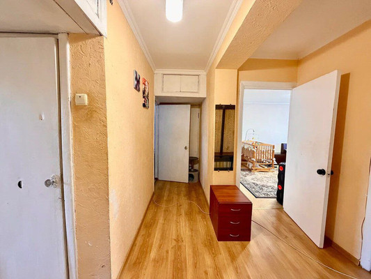 Продам трехкомнатную (3-комн.) квартиру, Генерала Родионова ул, 19, Симферополь г