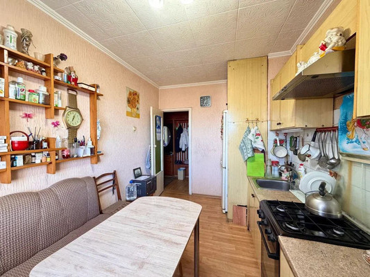 Продам трехкомнатную (3-комн.) квартиру, 60 лет Октября ул, 13/64, Симферополь г