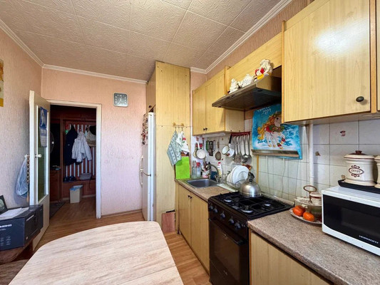 Продам трехкомнатную (3-комн.) квартиру, 60 лет Октября ул, 13/64, Симферополь г