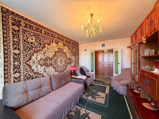 Продам трехкомнатную (3-комн.) квартиру, 60 лет Октября ул, 13/64, Симферополь г