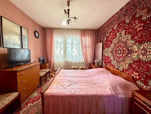 Продам трехкомнатную (3-комн.) квартиру, 60 лет Октября ул, 13/64, Симферополь г