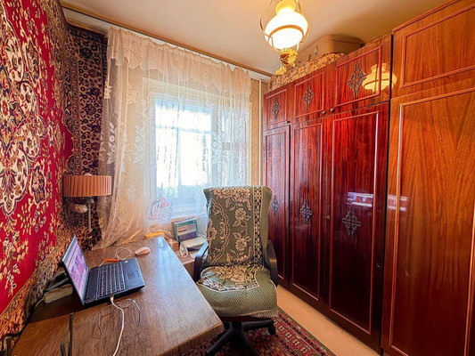 Продам трехкомнатную (3-комн.) квартиру, 60 лет Октября ул, 13/64, Симферополь г