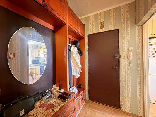 Продам трехкомнатную (3-комн.) квартиру, 60 лет Октября ул, 13/64, Симферополь г