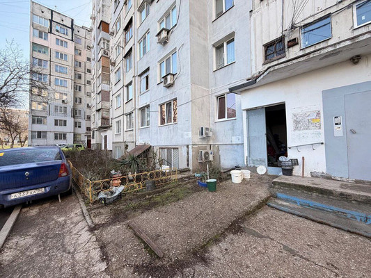 Продам трехкомнатную (3-комн.) квартиру, 60 лет Октября ул, 13/64, Симферополь г