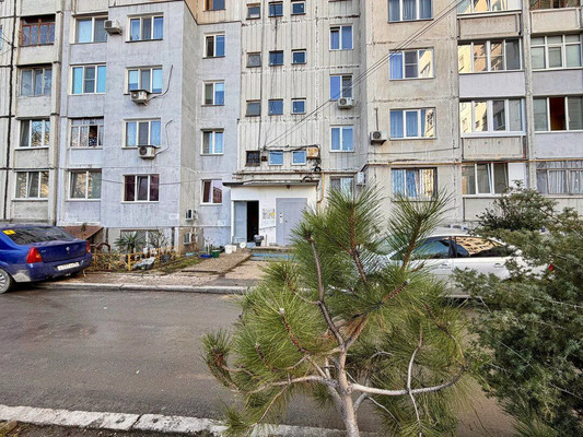 Продам трехкомнатную (3-комн.) квартиру, 60 лет Октября ул, 13/64, Симферополь г