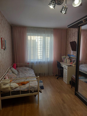 Продам трехкомнатную (3-комн.) квартиру, Нижняя ул, 19, Бугры п