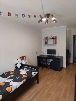 Продам трехкомнатную (3-комн.) квартиру, Нижняя ул, 19, Бугры п