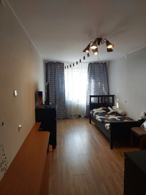 Продам трехкомнатную (3-комн.) квартиру, Нижняя ул, 19, Бугры п