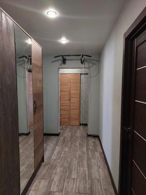 Продам трехкомнатную (3-комн.) квартиру, Нижняя ул, 19, Бугры п