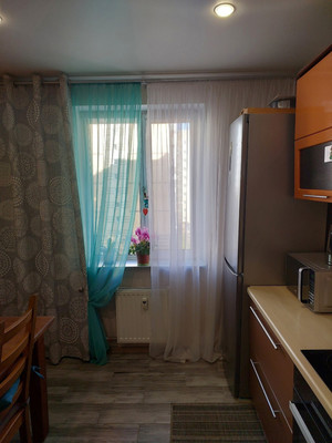 Продам трехкомнатную (3-комн.) квартиру, Нижняя ул, 19, Бугры п