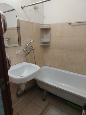 Продам трехкомнатную (3-комн.) квартиру, Нижняя ул, 19, Бугры п