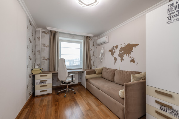 Продам трехкомнатную (3-комн.) квартиру, Большая Очаковская ул, 44к1, Москва г