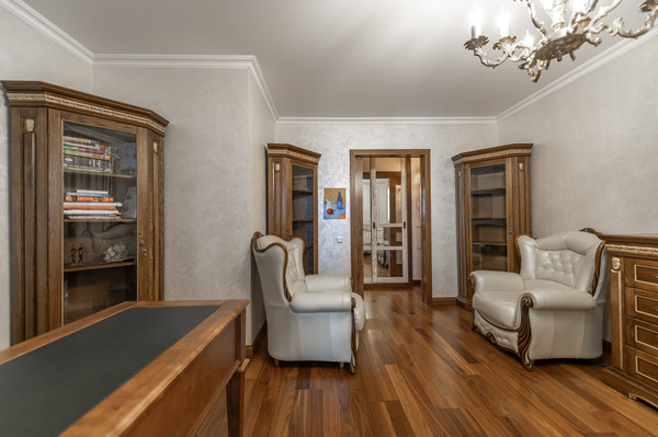 Продам трехкомнатную (3-комн.) квартиру, Большая Очаковская ул, 44к1, Москва г