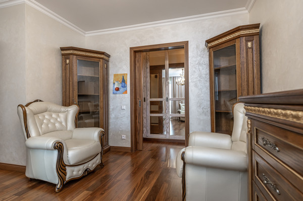 Продам трехкомнатную (3-комн.) квартиру, Большая Очаковская ул, 44к1, Москва г