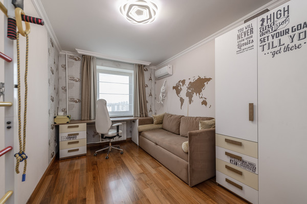 Продам трехкомнатную (3-комн.) квартиру, Большая Очаковская ул, 44к1, Москва г