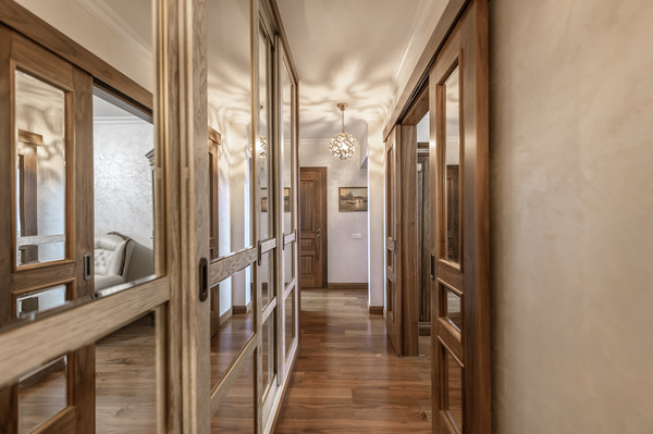 Продам трехкомнатную (3-комн.) квартиру, Большая Очаковская ул, 44к1, Москва г