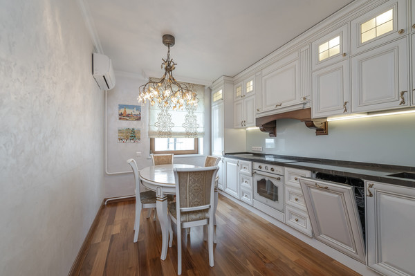 Продам трехкомнатную (3-комн.) квартиру, Большая Очаковская ул, 44к1, Москва г