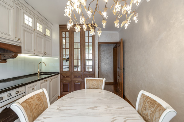 Продам трехкомнатную (3-комн.) квартиру, Большая Очаковская ул, 44к1, Москва г