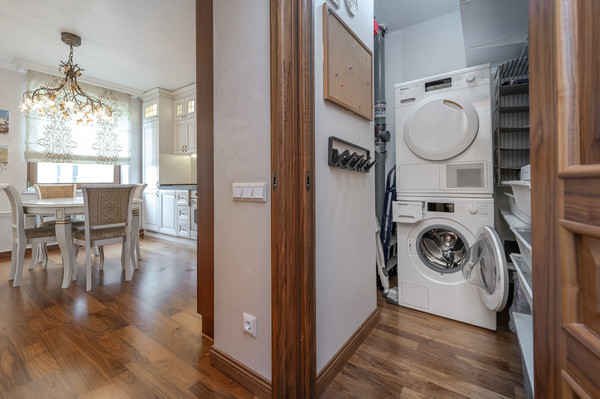 Продам трехкомнатную (3-комн.) квартиру, Большая Очаковская ул, 44к1, Москва г