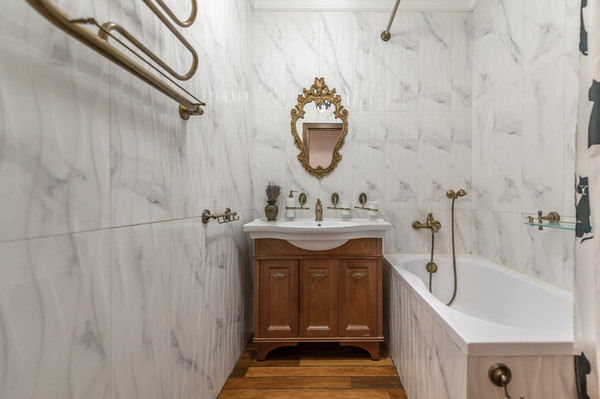 Продам трехкомнатную (3-комн.) квартиру, Большая Очаковская ул, 44к1, Москва г