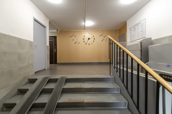 Продам трехкомнатную (3-комн.) квартиру, Большая Очаковская ул, 44к1, Москва г