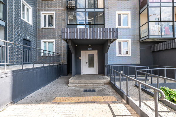 Продам трехкомнатную (3-комн.) квартиру, Большая Очаковская ул, 44к1, Москва г