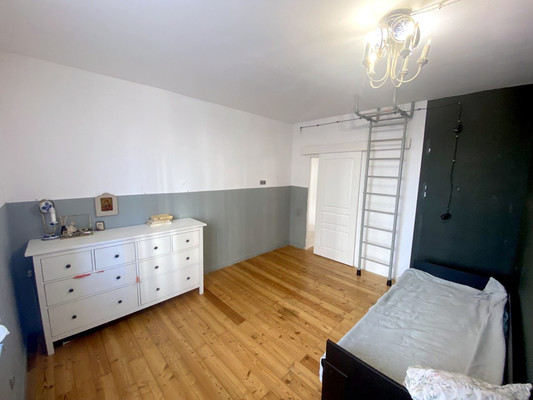 Продам трехкомнатную (3-комн.) квартиру, Межсанаторный проезд, 20к8, Анапа г